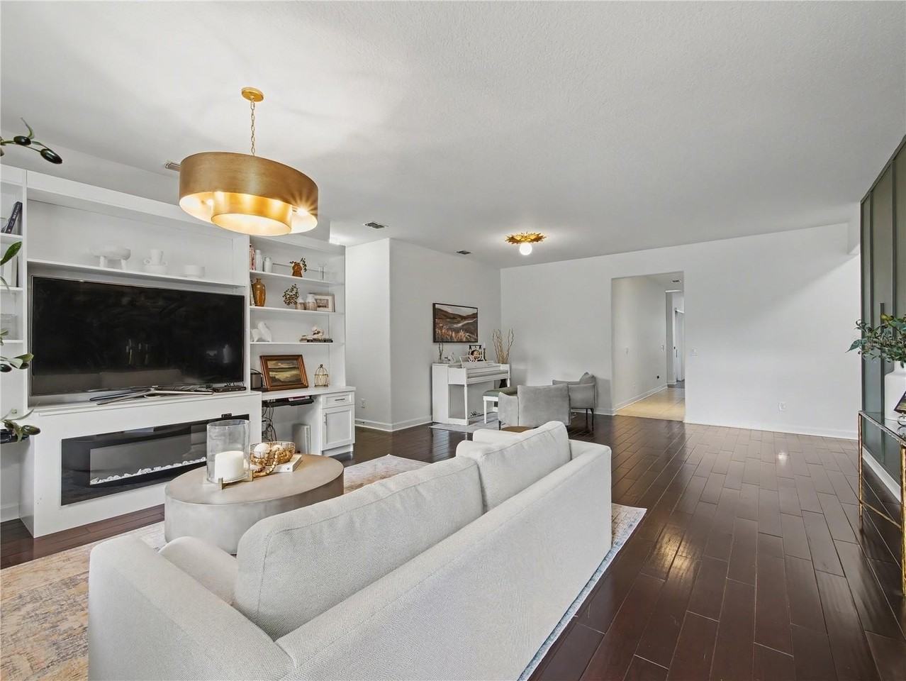 1098 Harmony Ln - Photo 3 of 35