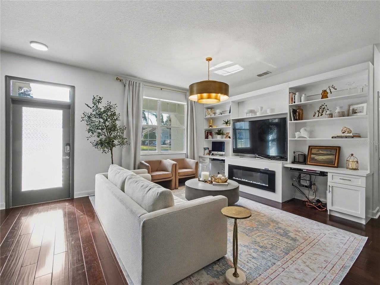 1098 Harmony Ln - Photo 5 of 35