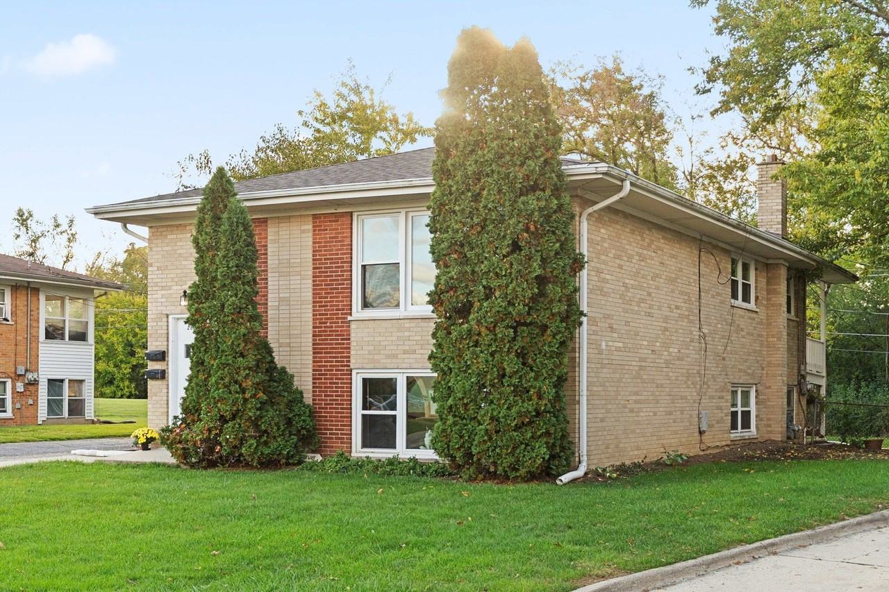 286 Wayne Ct Apt 2 #2 - Photo 2 of 26