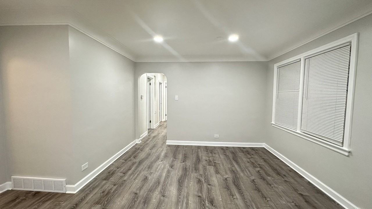 5715 N Spaulding Ave Apt 1 #1 - Photo 4 of 15