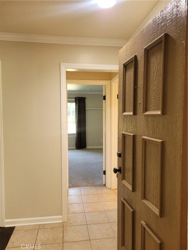 25251 Oak Canyon Ln - Photo 7 of 38