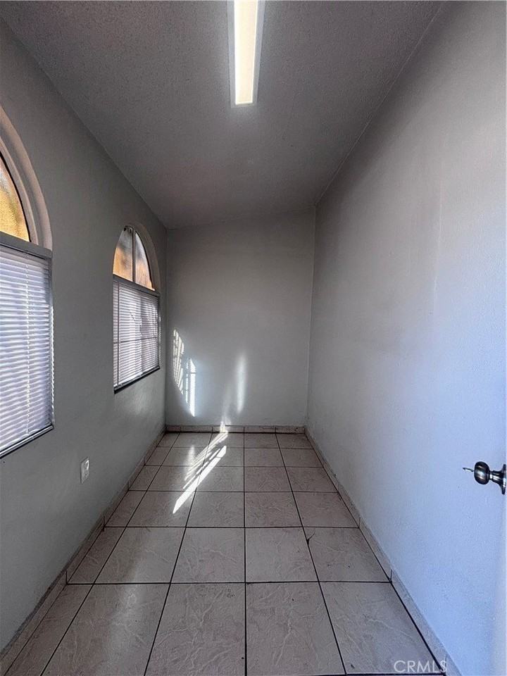 7008 S Main St - Photo 3 of 8