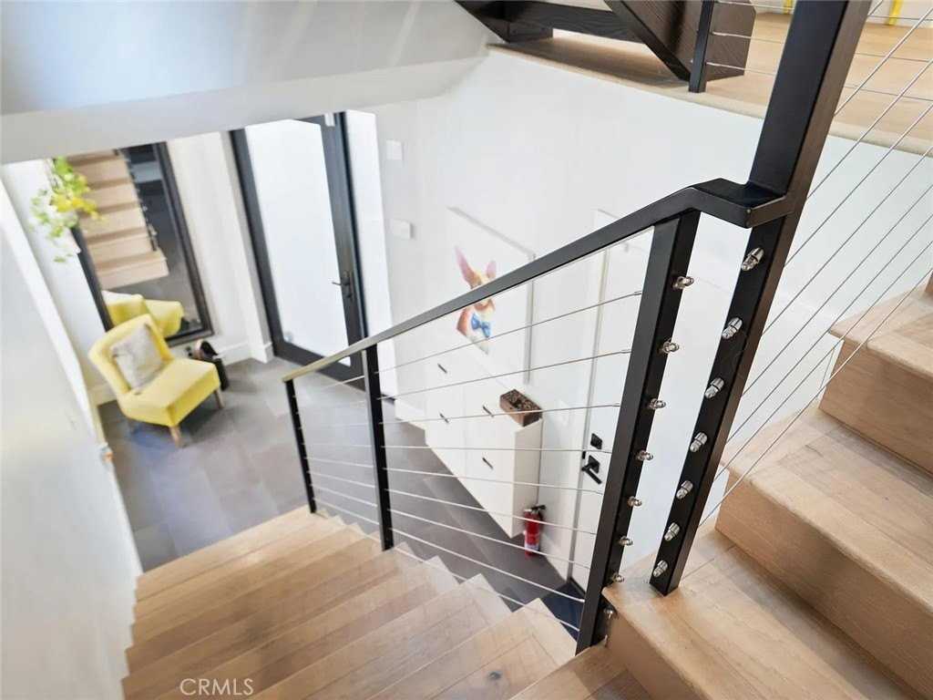 811 N Detroit St - Photo 4 of 37