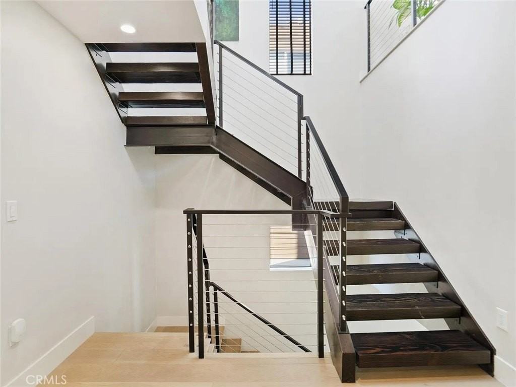 811 N Detroit St - Photo 5 of 37