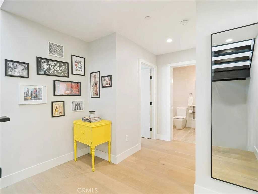 811 N Detroit St - Photo 6 of 37