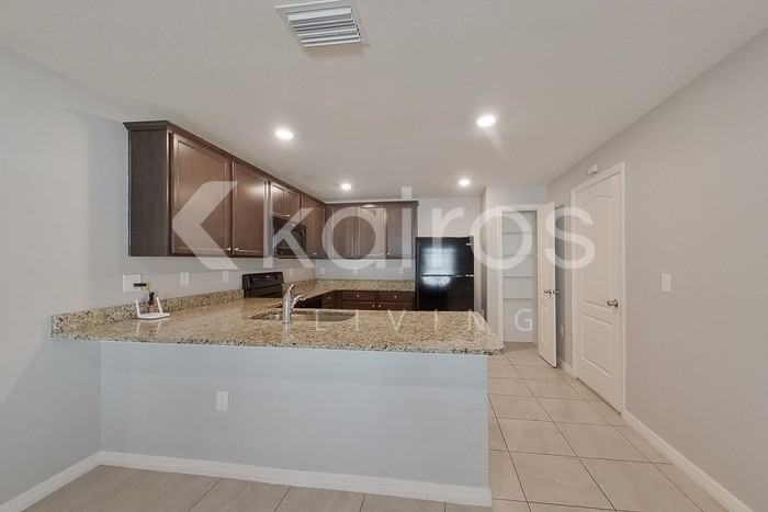 8460 Indian Laurel Ln - Photo 7 of 30