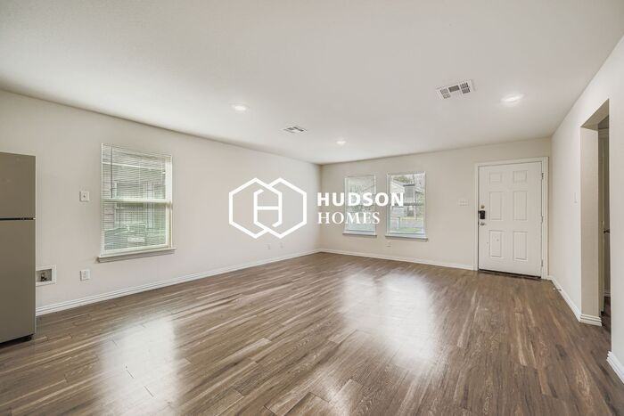 805 S 16th St - Photo 4 of 14