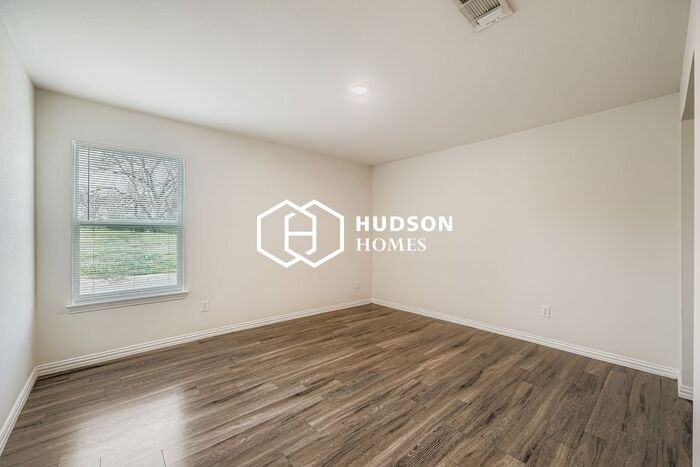 805 S 16th St - Photo 7 of 14