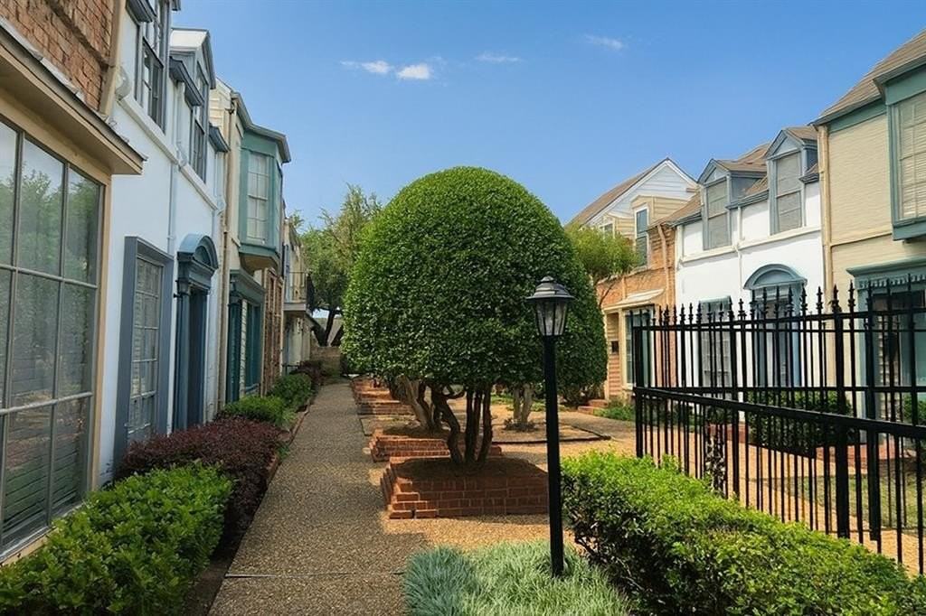 9844 Valley Meadow Ct - Photo 3 of 13