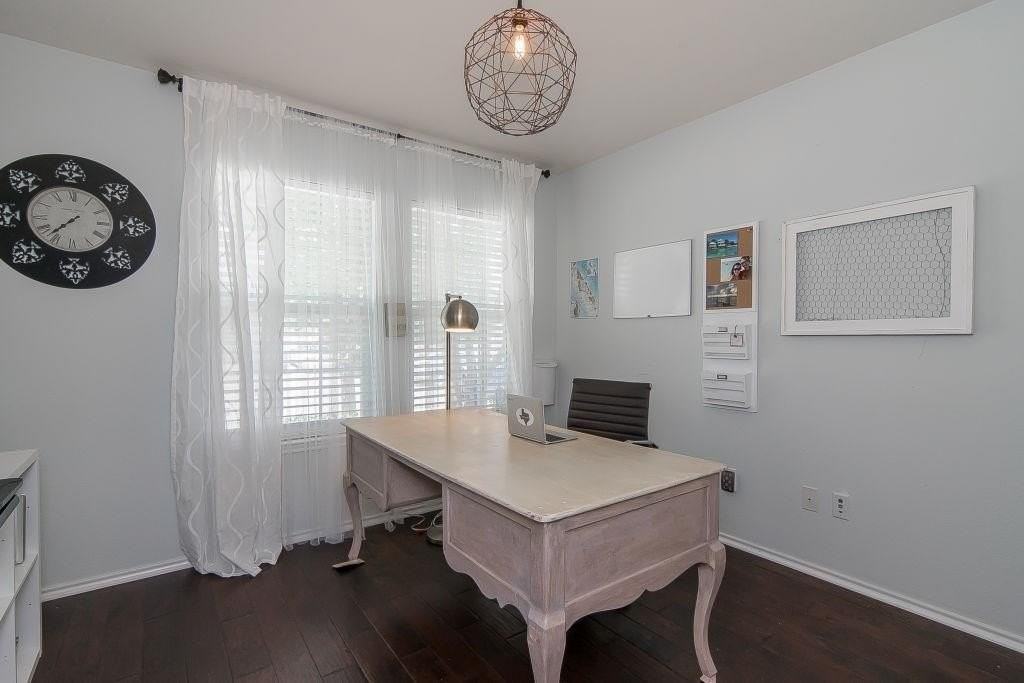 5313 Comanche Wells Dr - Photo 4 of 25