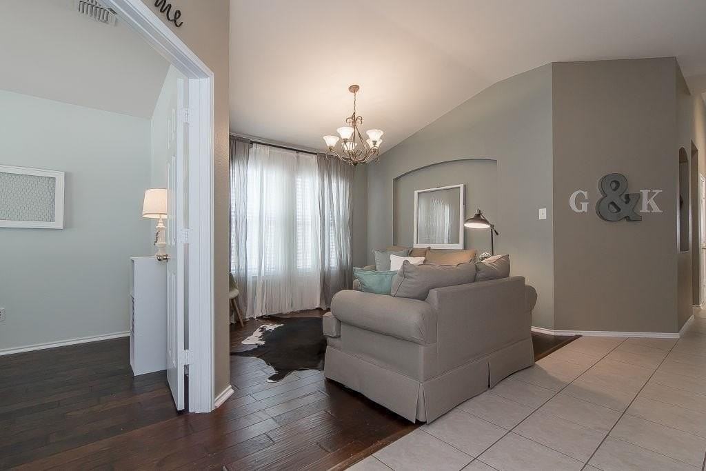 5313 Comanche Wells Dr - Photo 5 of 25