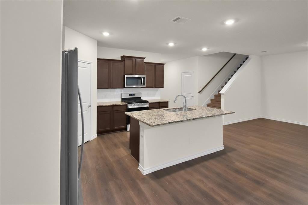 604 Gunsmoke Trl - Photo 7 of 25