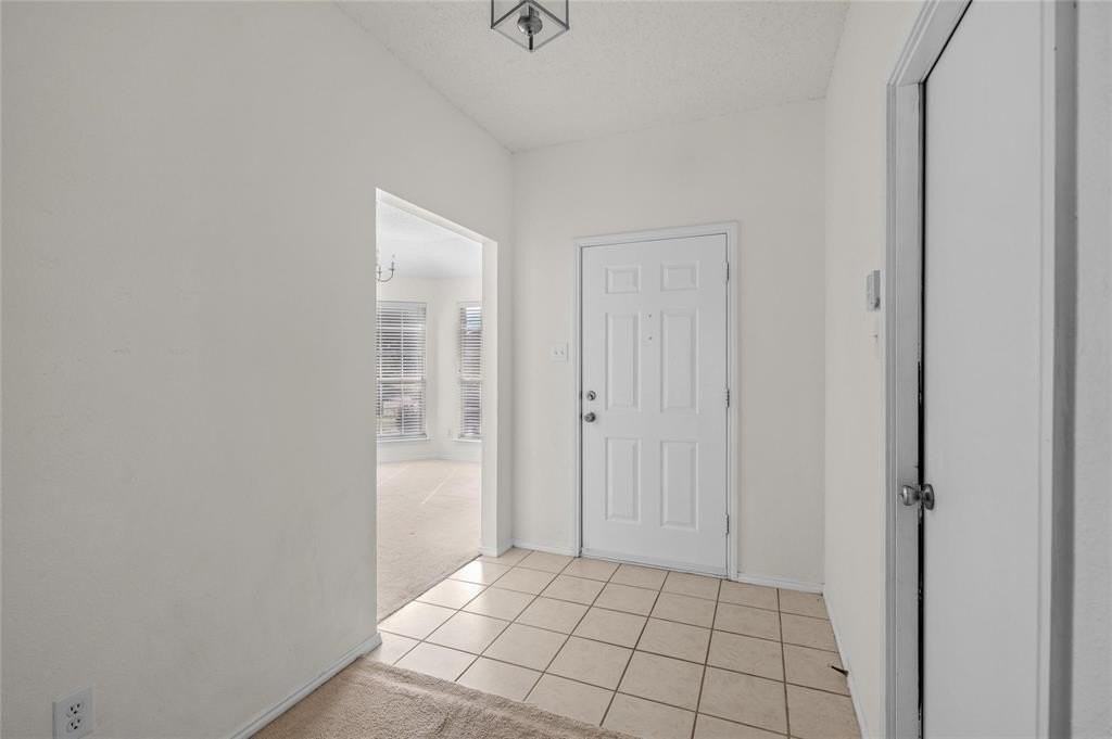 9808 Nixon Dr - Photo 3 of 19