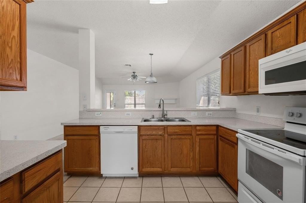 9808 Nixon Dr - Photo 5 of 19