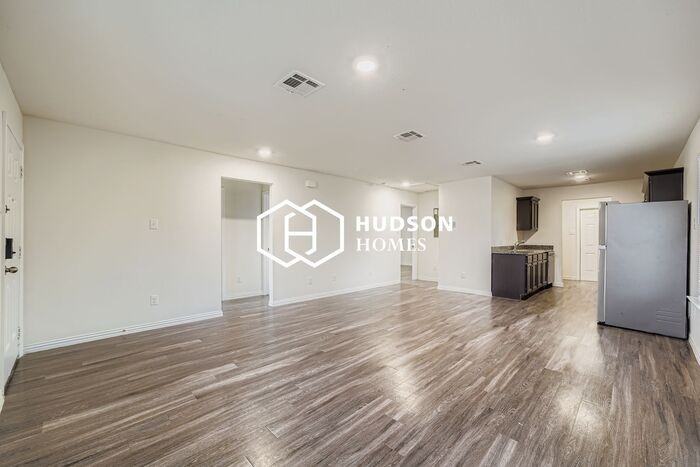 2318 N 15th A St - Photo 4 of 14