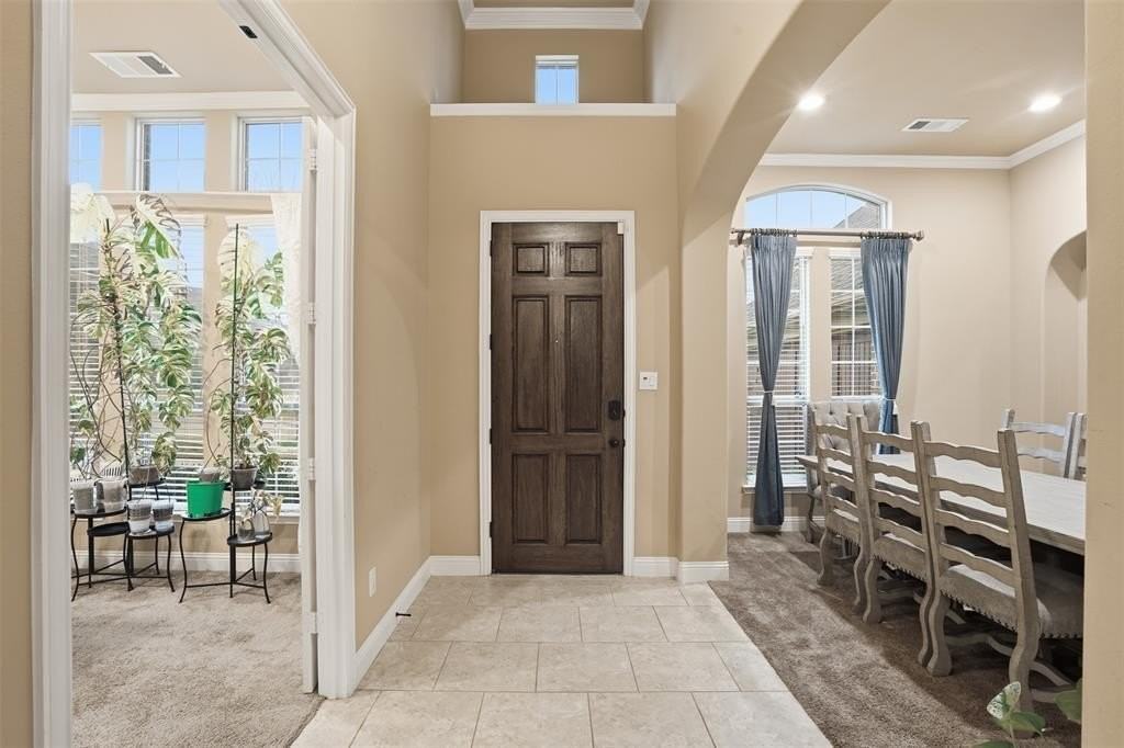 9801 Broiles Ln - Photo 5 of 38