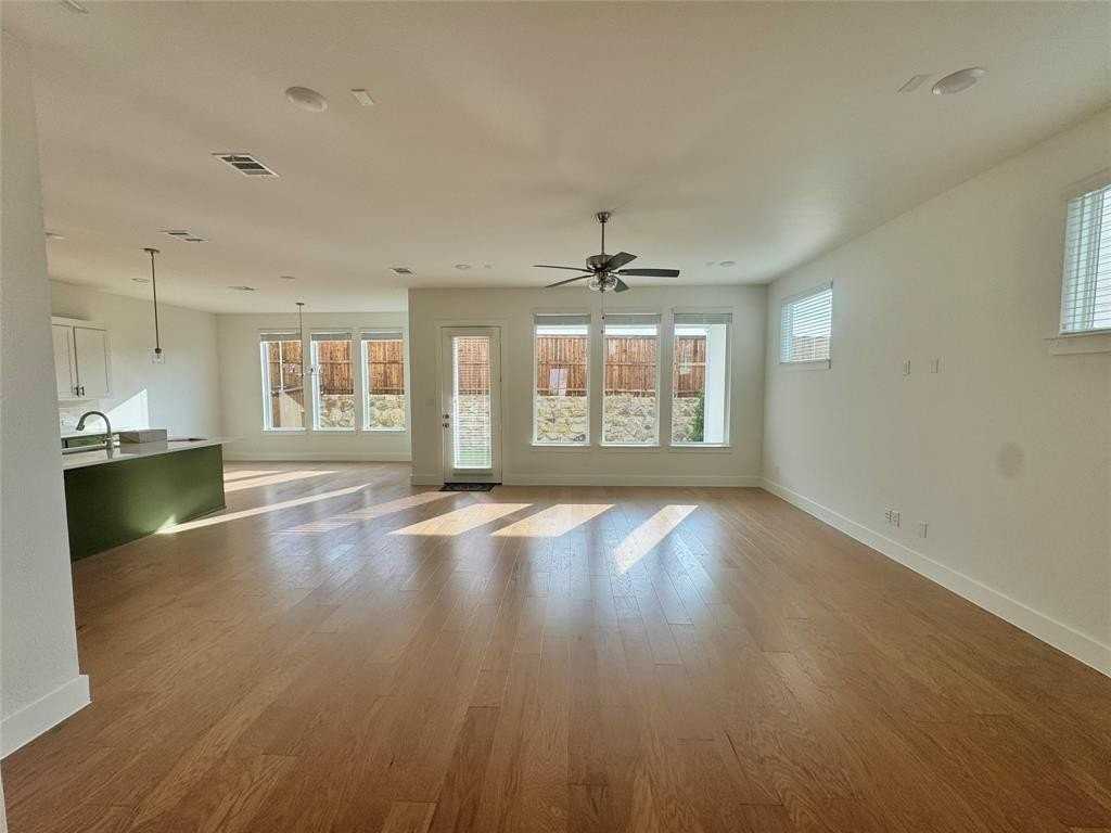 304 Chestnut St - Photo 4 of 25