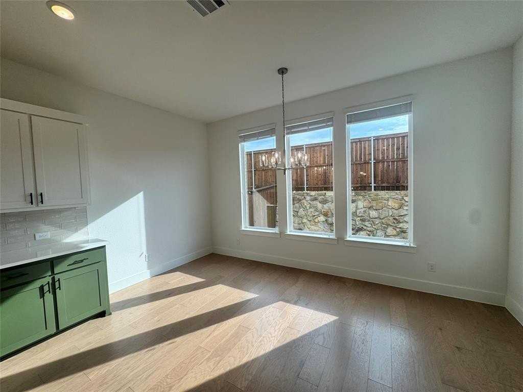 304 Chestnut St - Photo 5 of 25