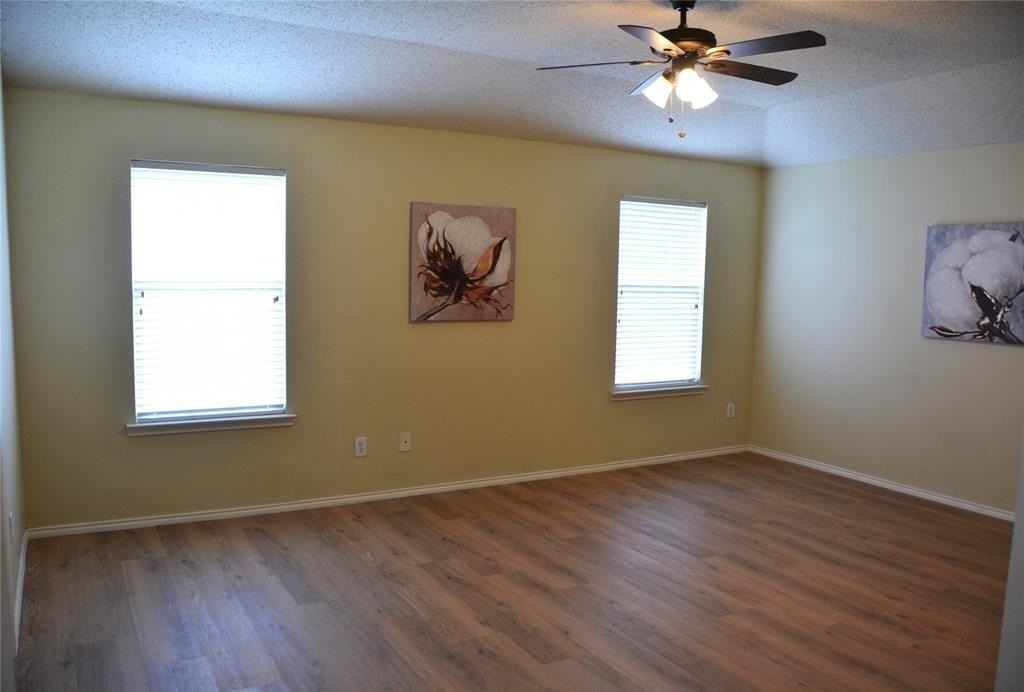 9809 Carter Dr - Photo 4 of 40