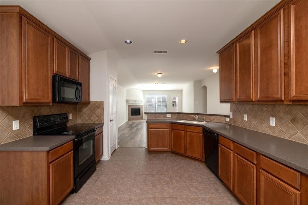 13221 Poppy Hill Ln - Photo 6 of 15