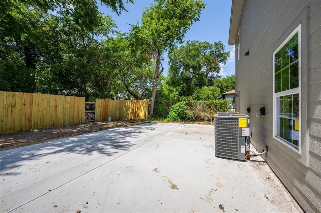 3525 Herrling St - Photo 5 of 28