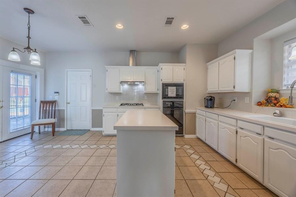 2705 Trophy Dr - Photo 4 of 40