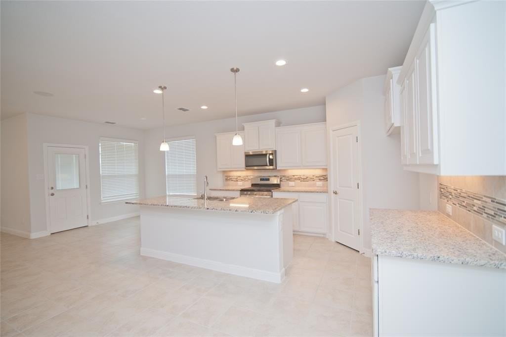 1021 Gillespie Dr - Photo 6 of 38