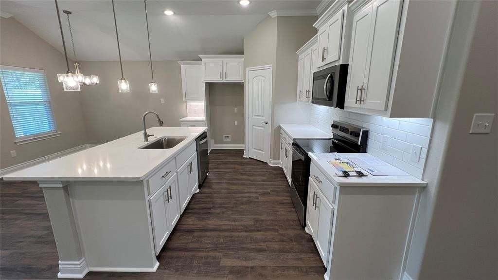 8101 Scott Dr - Photo 5 of 24