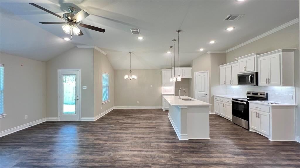 8101 Scott Dr - Photo 7 of 24