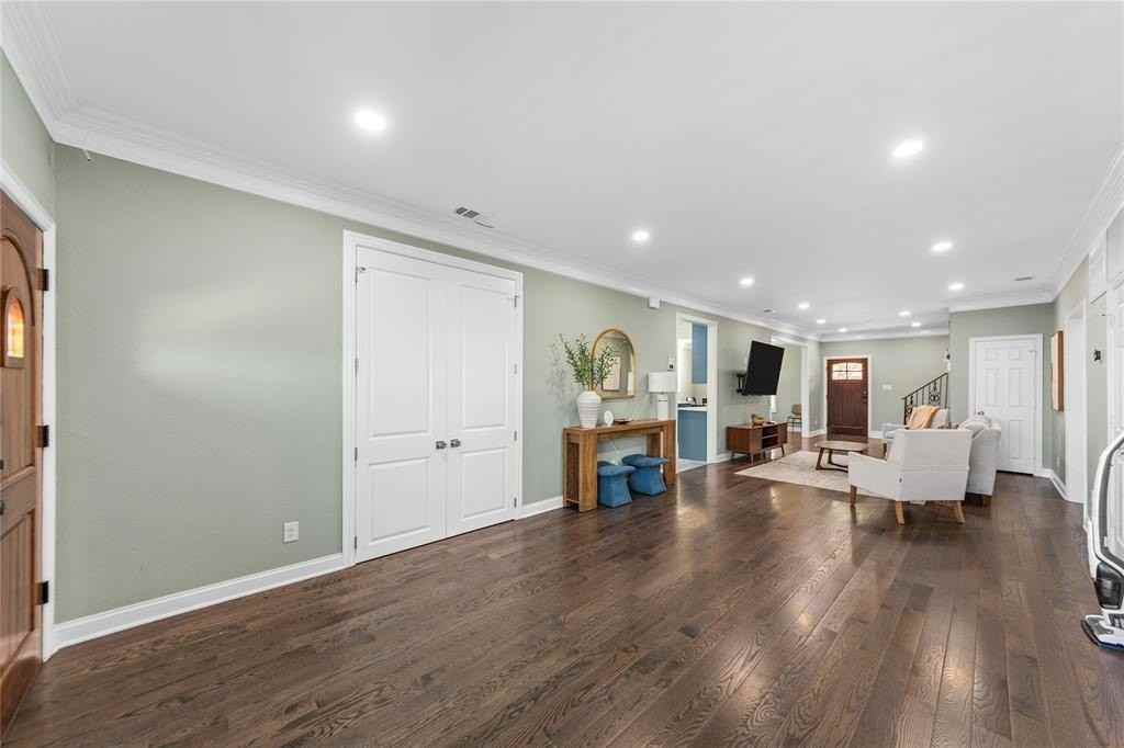 3316 Inwood Rd - Photo 5 of 37