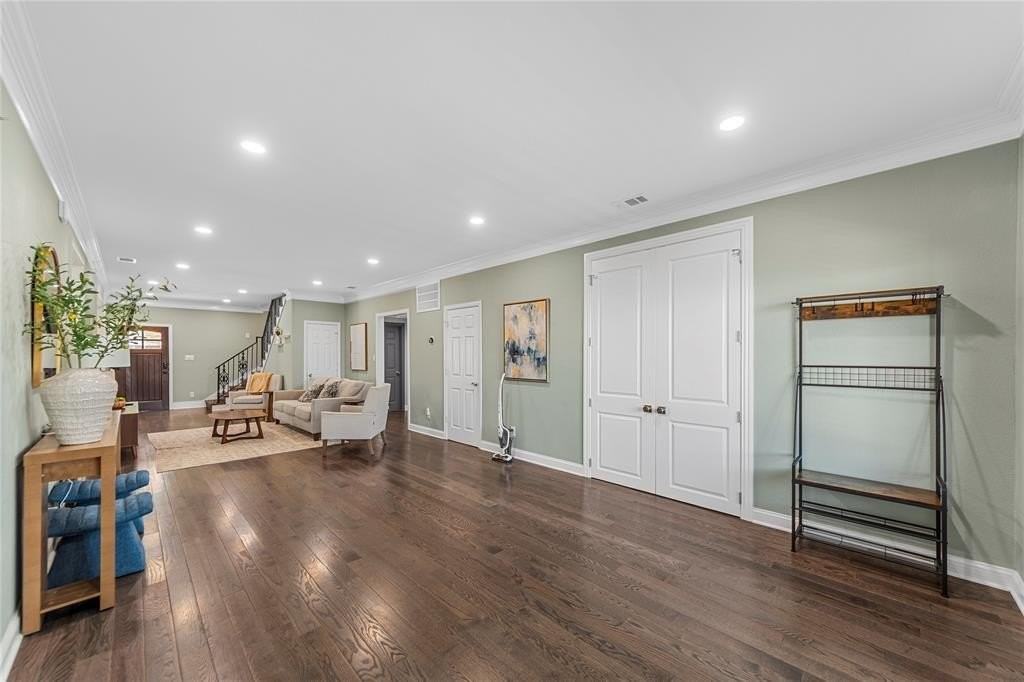 3316 Inwood Rd - Photo 6 of 37