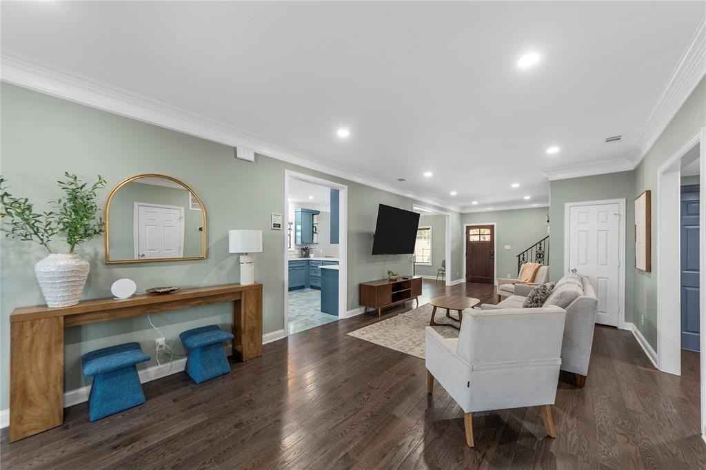 3316 Inwood Rd - Photo 7 of 37