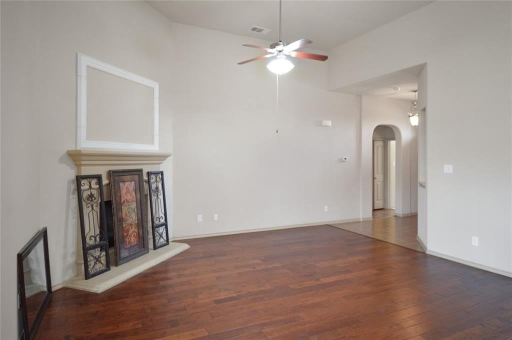 3304 Stonecrop Trl - Photo 4 of 15