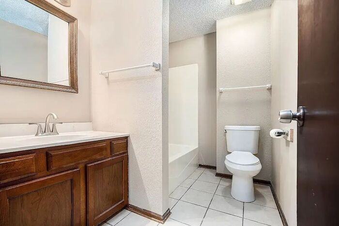 206 Nw Woods Chapel Rd - Photo 6 of 21