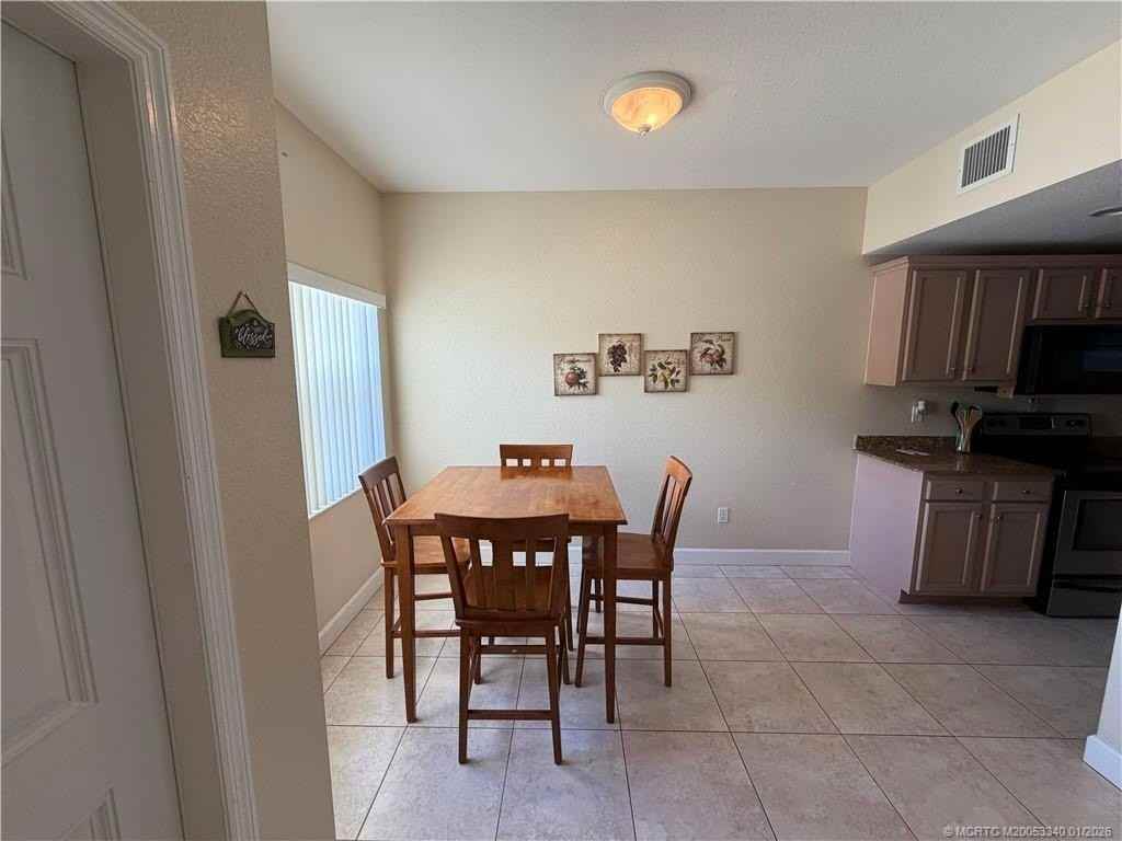 4210 Gator Trace Ave #B - Photo 5 of 44