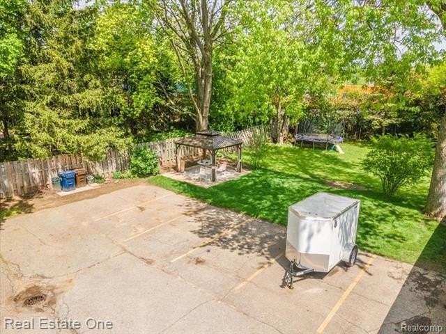 310 Roe St - Photo 6 of 29