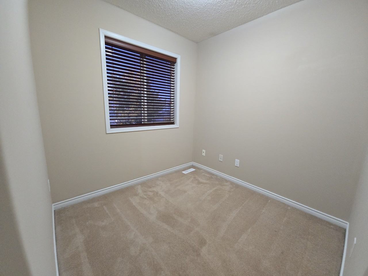 3215 26 Ave Nw #MAIN - Photo 3 of 15