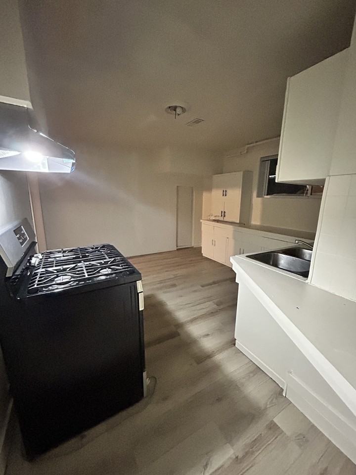 9837 68 Ave Nw #BS - Photo 3 of 18