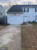 featured image of 8 Hewitt Ln