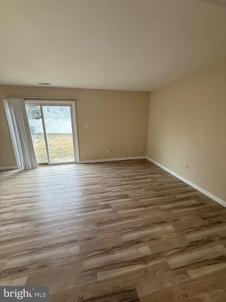 8 Hewitt Ln - Photo 4 of 15