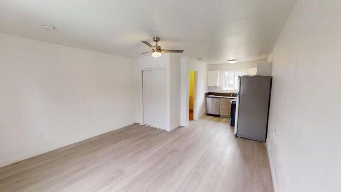 11518 Ne Sandy Blvd #5 - Photo 4 of 14