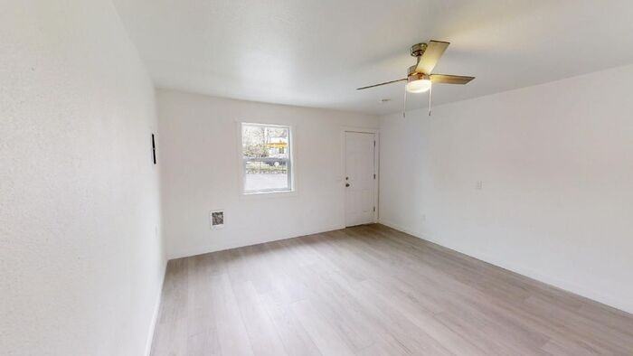 11518 Ne Sandy Blvd #5 - Photo 5 of 14