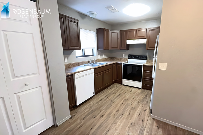 114 S Virginia St #B - Photo 3 of 11