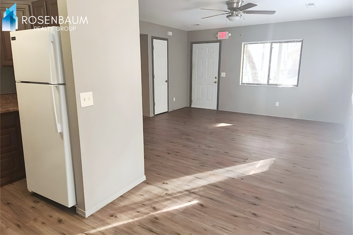 114 S Virginia St #B - Photo 4 of 11