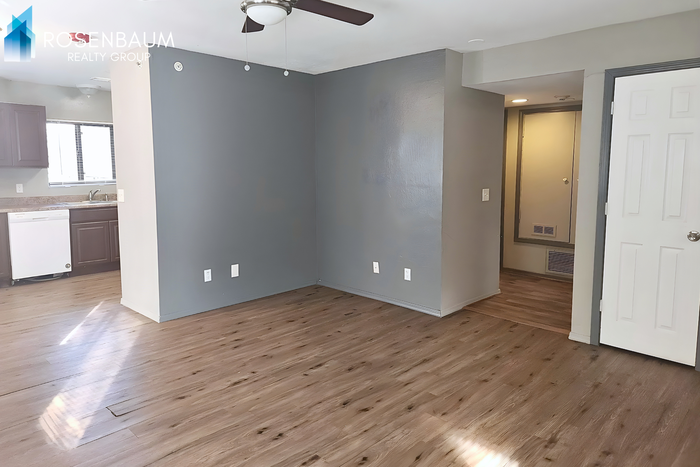 114 S Virginia St #B - Photo 5 of 11