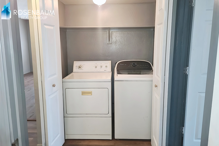 114 S Virginia St #B - Photo 6 of 11