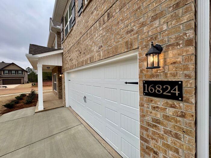 16824 Demi Dr - Photo 2 of 42