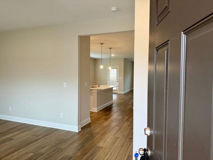 16824 Demi Dr - Photo 3 of 42