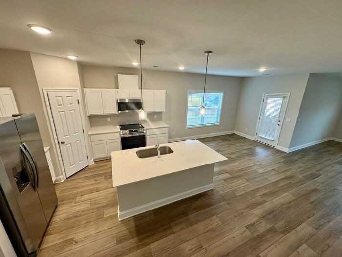 16824 Demi Dr - Photo 7 of 42