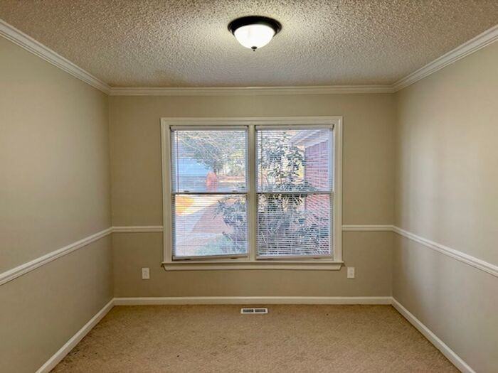 218 Marlboro Way - Photo 5 of 25